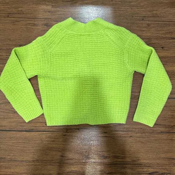 Universal Threads Sweater - Picture 3 of 4